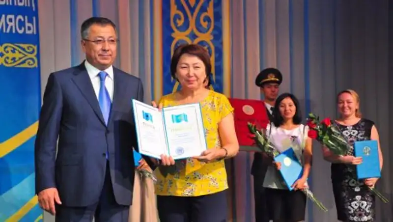 Ж.Туймебаев поздравил южноказахстанцев с Днем Конституции