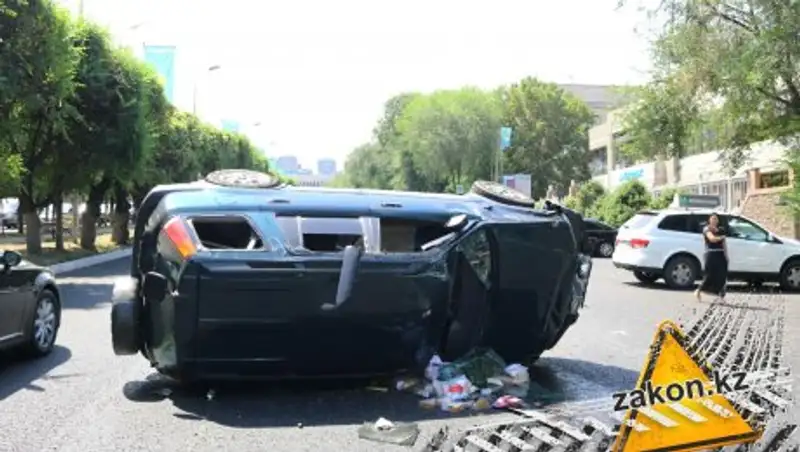 Еще два ДТП с "перевертышем" произошли в Алматы