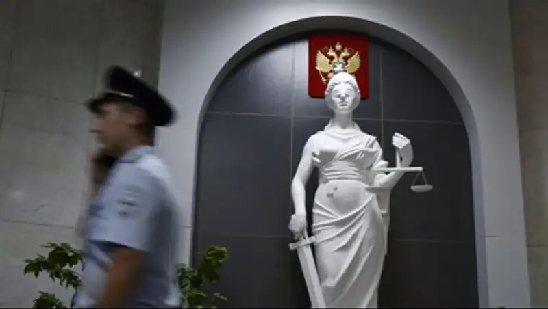 Обвиняемый в изнасиловании мужчина покончил с собой в суде