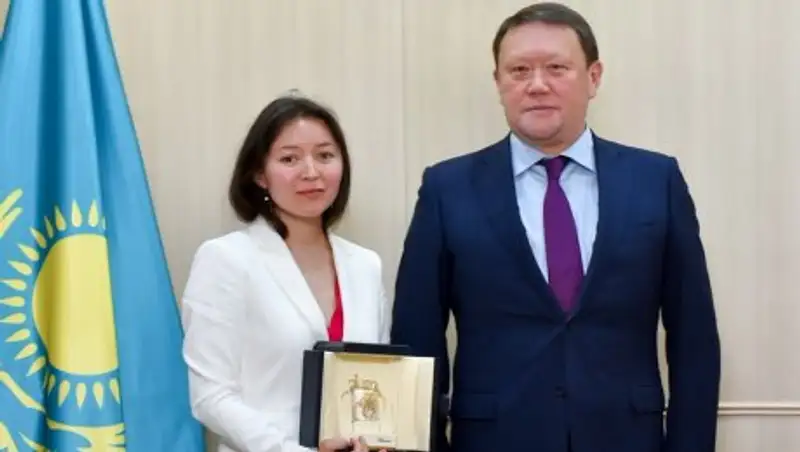 Североказахстанцы с почестями встретили землячку Самал Еслямову