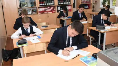Школьников и студентов в Алматы переводят на дистанционку, фото - Новости Zakon.kz от 11.01.2023 15:50