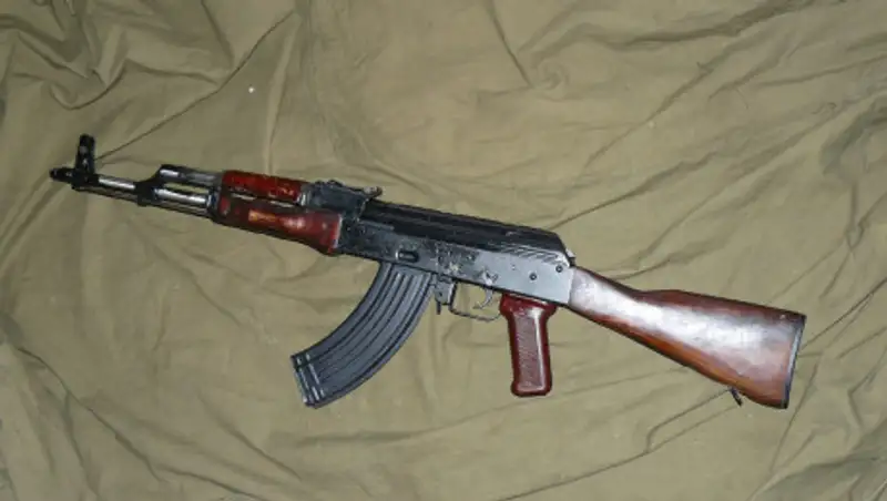 Стрелял из окна – полиция Актау изъяла автомат Калашникова