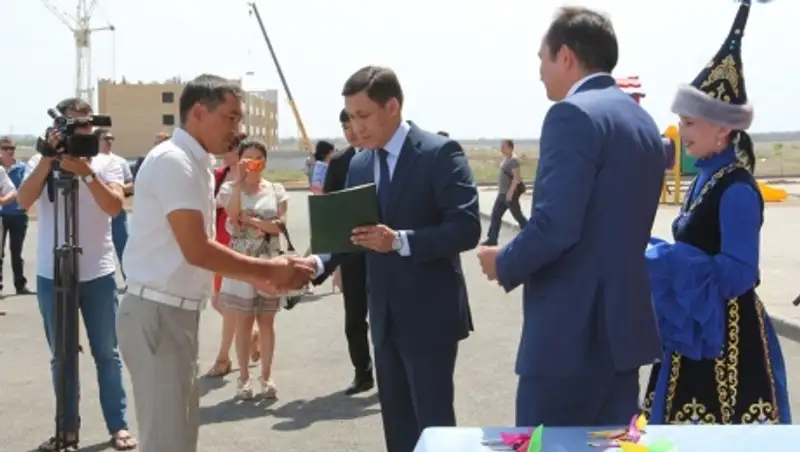 В Актобе 70 семей получили квартиры в арендном доме в рамках программы «Нурлы жол»