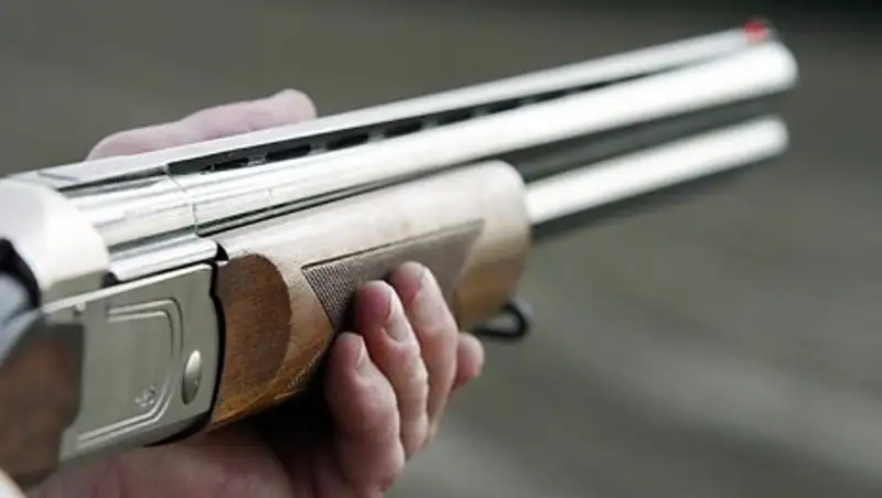 Пьяный алматинец угрожал ружьем своей семье