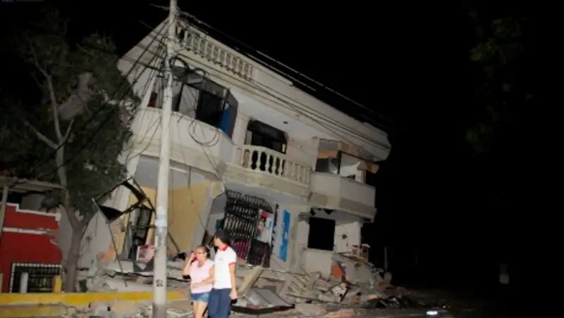 Число жертв землетрясения в Эквадоре превысило 40 человек