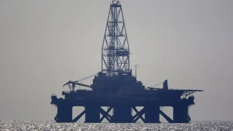 В сети появилось видео пожара на нефтяной платформе в Каспийском море