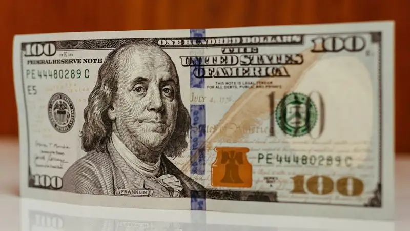 Курс доллара снизился на торгах 30 марта