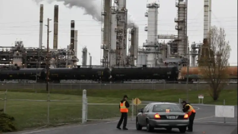 В США забастовали рабочие на девяти НПЗ