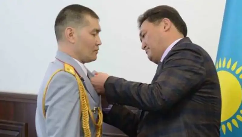 Спасших детей от столкновения с грузовиком павлодарских полицейских представили к государственным наградам