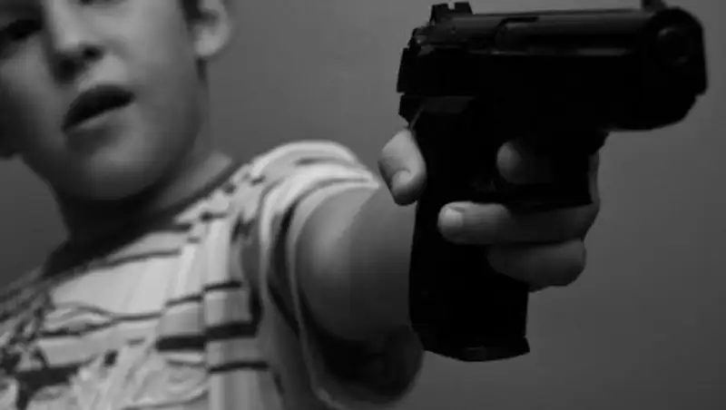 В Канаде 12-летний ребенок случайно застрелил сверстника из пистолета
