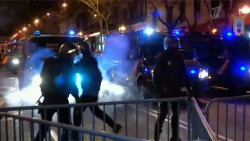 Массовыми беспорядками закончилась мирная акция протеста в Мадриде