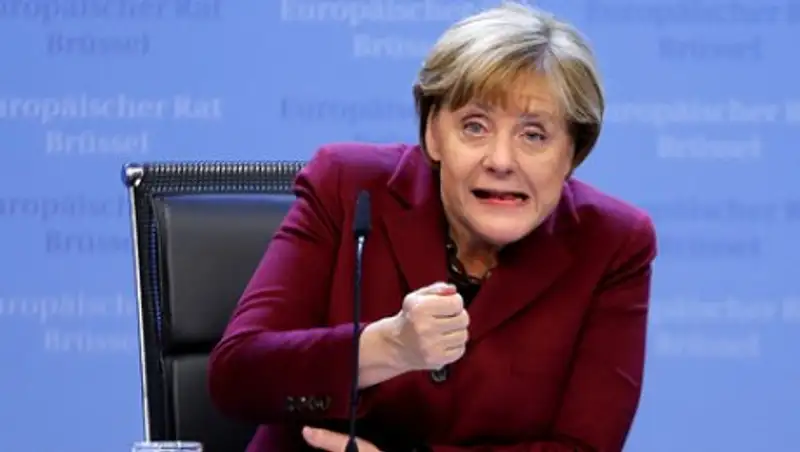 Меркель обвалила евро