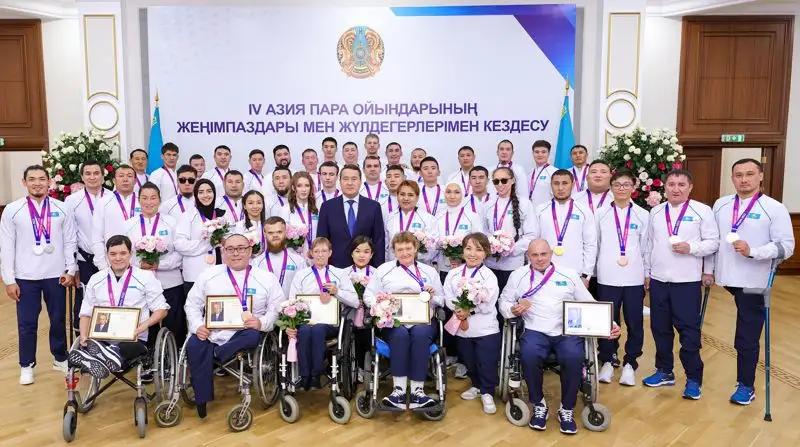 Алихан Смаилов поблагодарил паралимпийцев, фото - Новости Zakon.kz от 10.11.2023 14:54