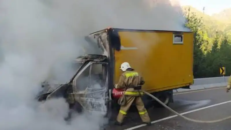 Грузовик загорелся близ Шымбулака