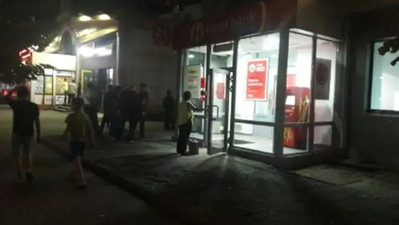 Грабитель стрелял в Kaspi Bank в Алматы