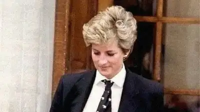 платье Дианы продают на аукционе, фото - Новости Zakon.kz от 07.01.2023 06:26