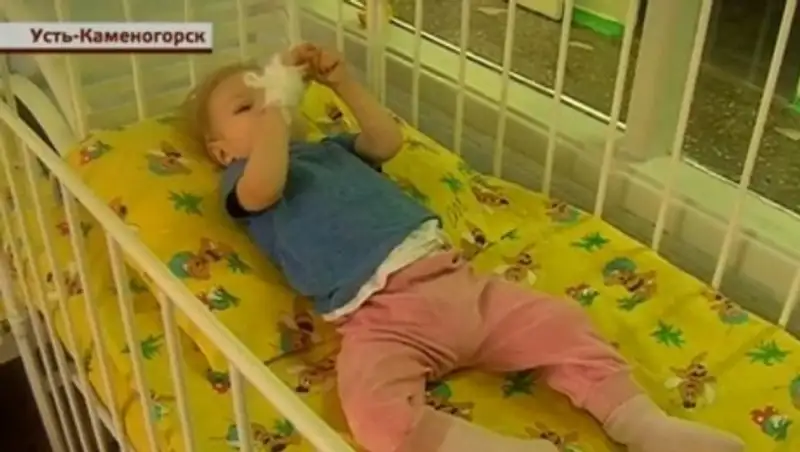 Мать не торопится забирать из больницы брошенную дочь