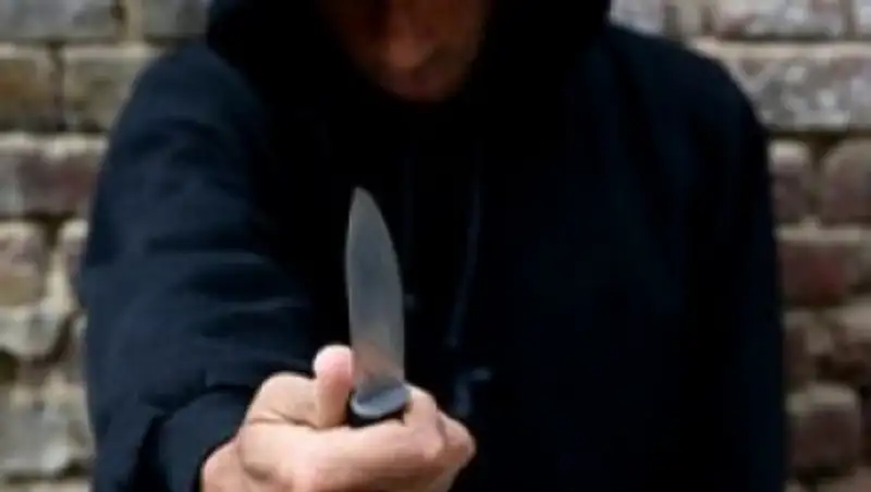 На 5 лет осужден житель столицы, напавший с ножом на прохожего