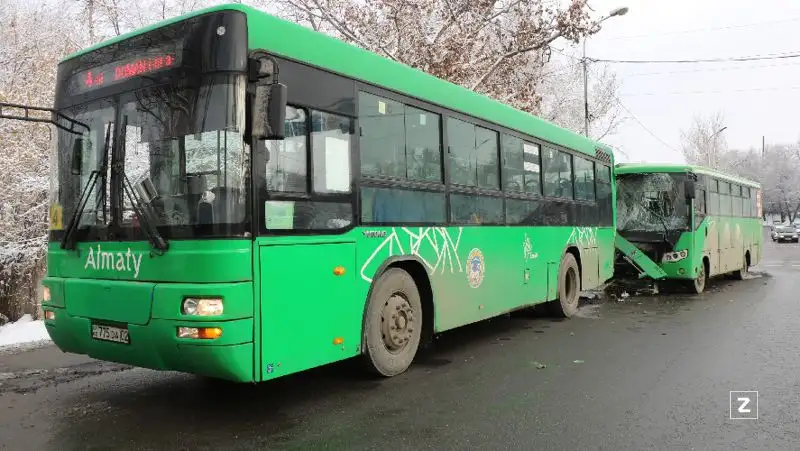 дтп, автобус , фото - Новости Zakon.kz от 28.12.2021 11:48