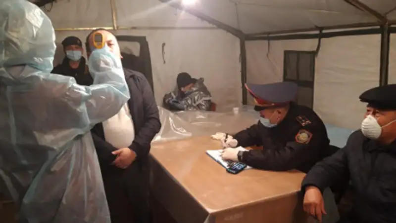 Полицейские проверяют объездные пути в Нур-Султан