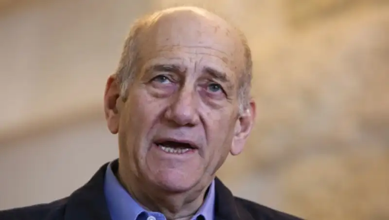 Бывший премьер Израиля начал отбывать срок за коррупцию