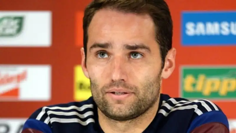 Капитан сборной России по футболу в ответ на санкции Запада купил золотой iPhone