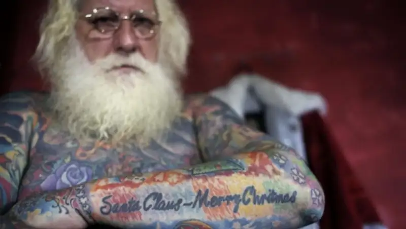 Самый татуированный Санта Клаус 