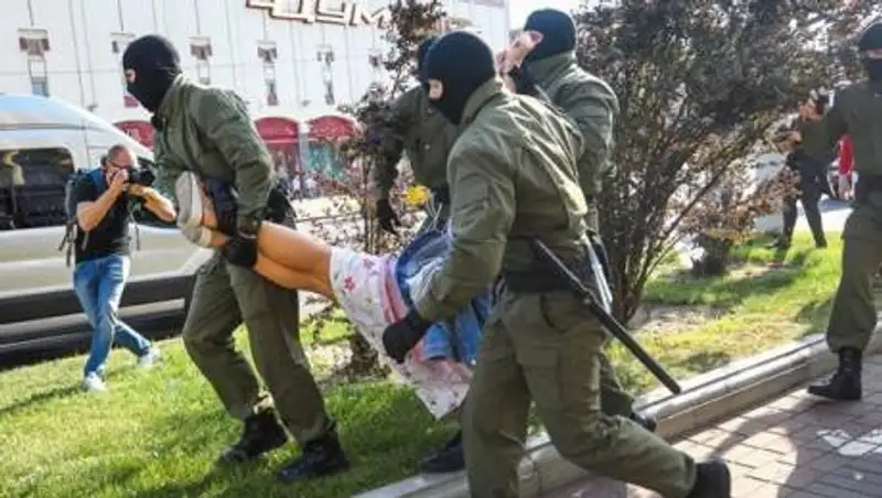 В Минске на женском марше десятки задержанных