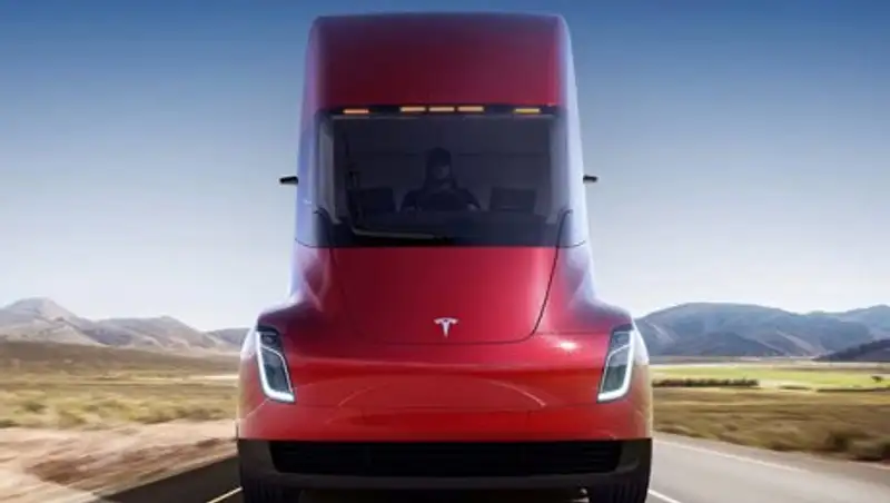 Тягач Tesla оказался дешевле прогнозируемого