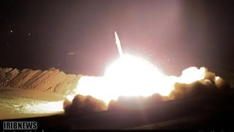 В Иране сообщили о второй волне ракетного удара по базам США