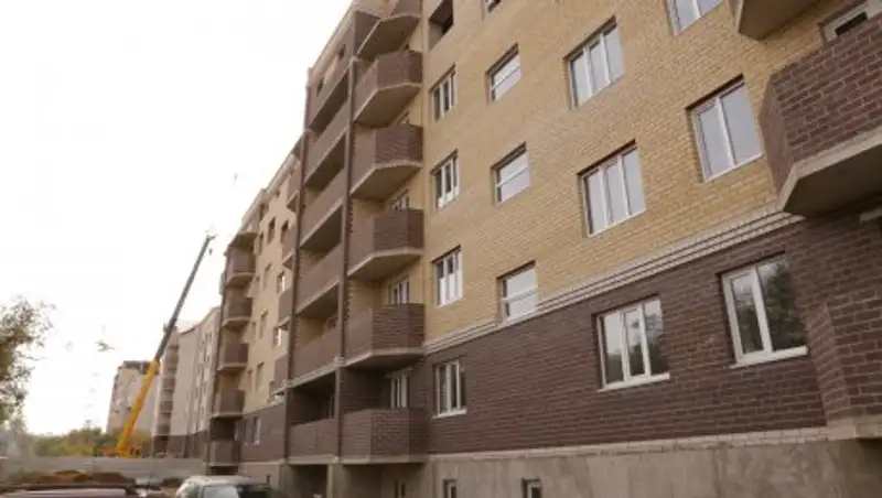 Малосемейное общежитие на 115 квартир строят в Актобе для молодых специалистов 