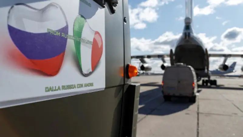 Итальянцев просят хвалить гуманитарную помощь России за 200 евро