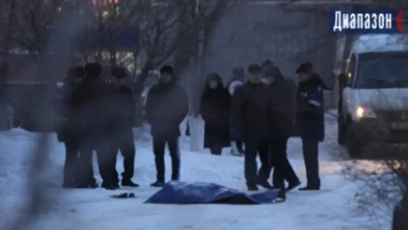 В Актобе во дворе школы обнаружили труп женщины