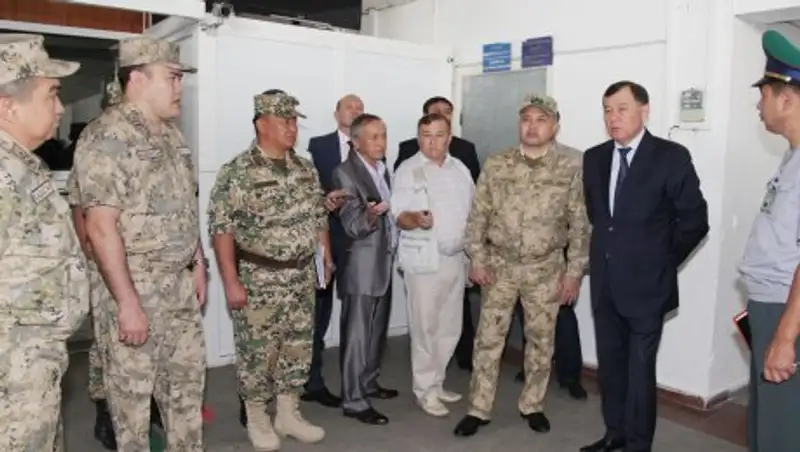 Аким Жамбылской области побывал на погранично-пропускных пунктах региона