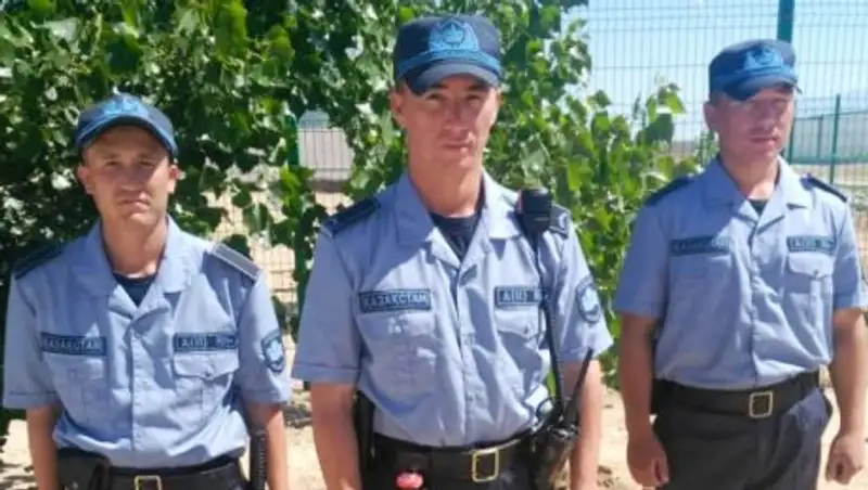 В Жанаозене наряд Нацгвардии задержал пьяного парня с пистолетом