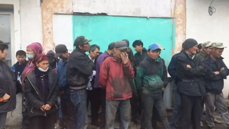 Почти 30 граждан Узбекистана сортировали бытовые отходы в Алматы