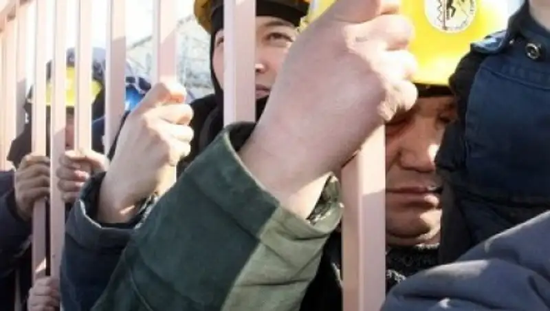 Устроившим забастовку работникам «Казстройсервис» повысят зарплату на 15%