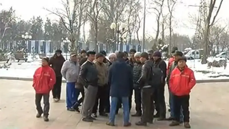 Дворники Центрального парка культуры и отдыха в Алматы могут остаться без работы