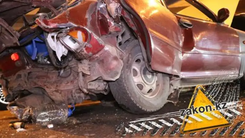 Две девушки за рулем попали в аварию в Алматы