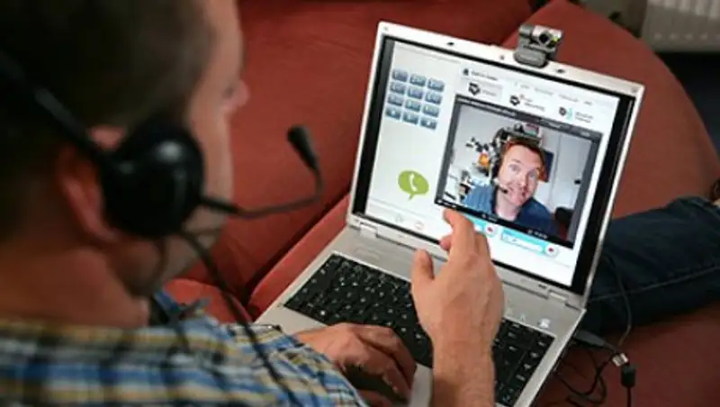 ФБР и Эдвард Сноуден посоветовали пользователям заклеивать камеры ноутбуков