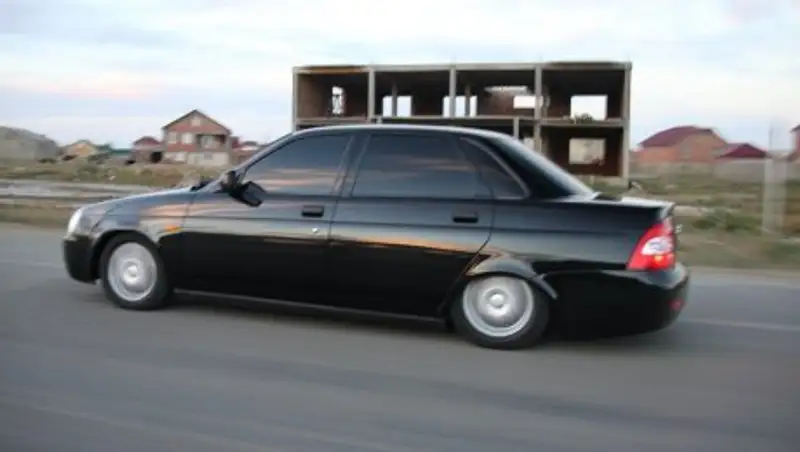 В Атырау водитель черной "Приоры" насмерть сбил ребенка и скрылся с места ДТП