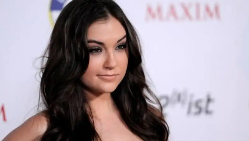 В сети обсудили «рассказ» Саши Грей о сексуальных домогательствах