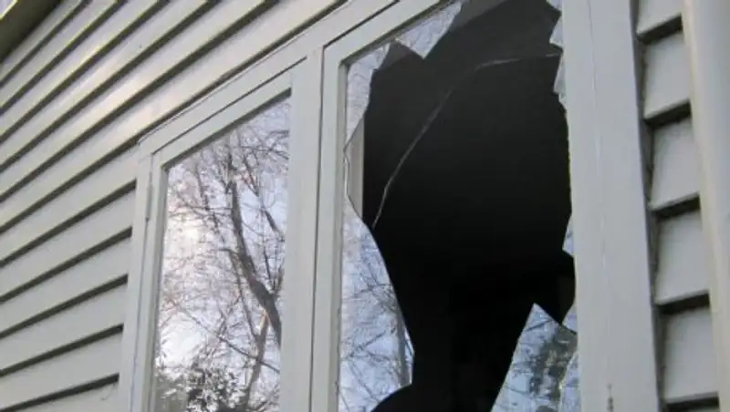 В Кокшетау пьяный парень разнес арендованный для вечеринки коттедж