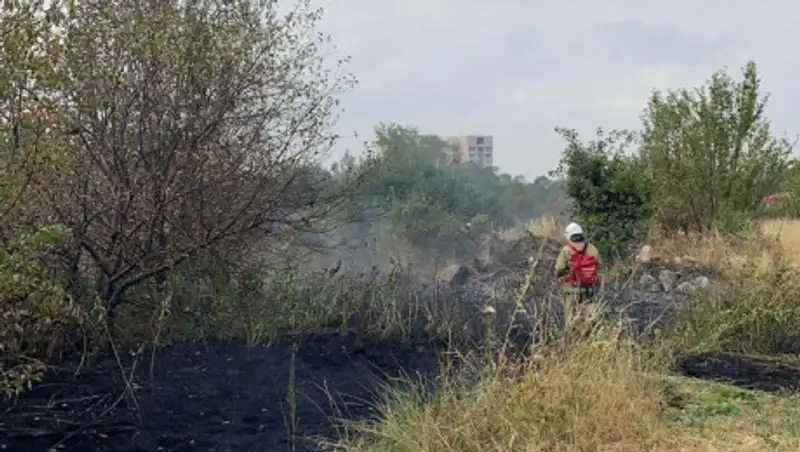 Пожар на проспекте Аль-Фараби в Алматы потушен