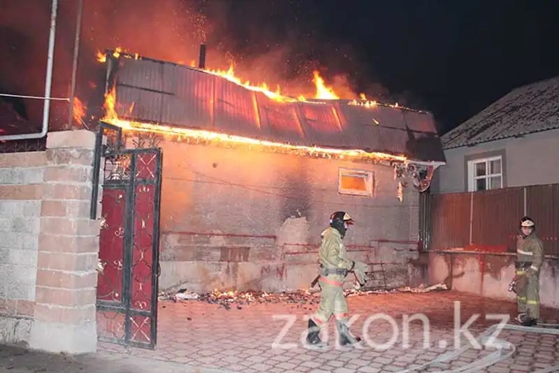 В Алматы сгорела сауна, располагавшаяся на территории частного дома (фото) В Алматы сгорела сауна, располагавшаяся на территории частного дома (фото), фото - Новости Zakon.kz от 29.11.2013 16:52
