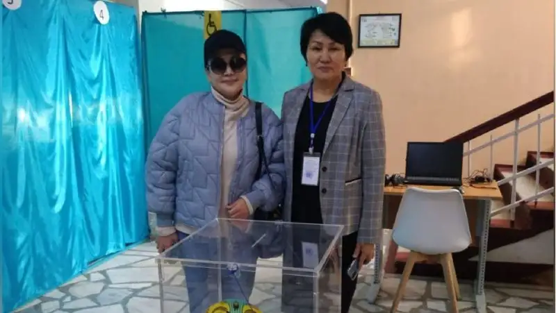 Известные артисты проголосовали в Алматы