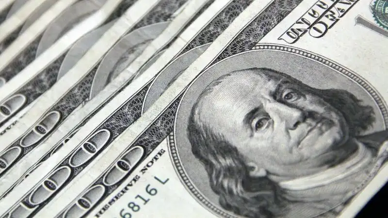 Курс доллара вырос на торгах 4 мая