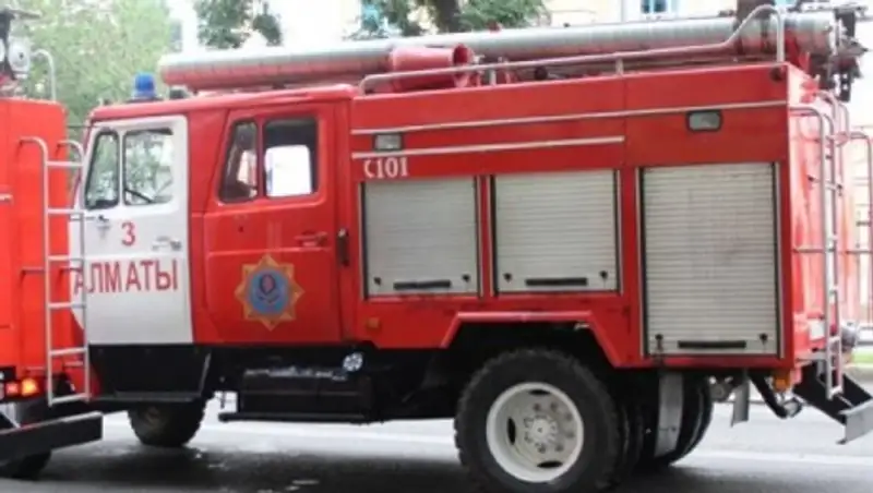 В Алматы при пожаре в квартире погибла женщина-инвалид