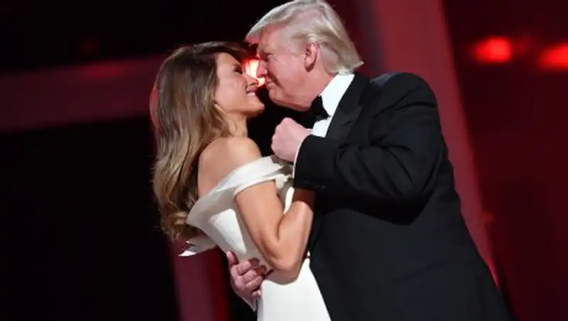 Дональд и Меланья Трамп исполнили танец на балу в честь инаугурации