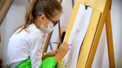 Как отстирать "школьные" пятна с одежды, фото - Новости Zakon.kz от 01.09.2023 13:40